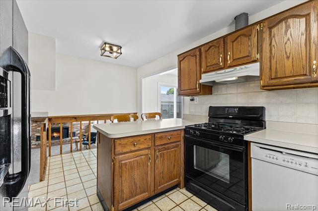 Builiding view fourteen for 32658 Conrad, New Baltimore, MI. 48047