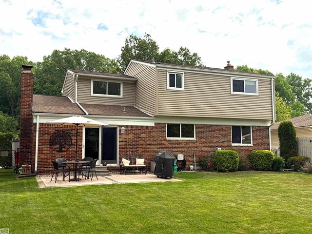 Builiding view thirty three for 50467 Peggy, New Baltimore, MI. 48047