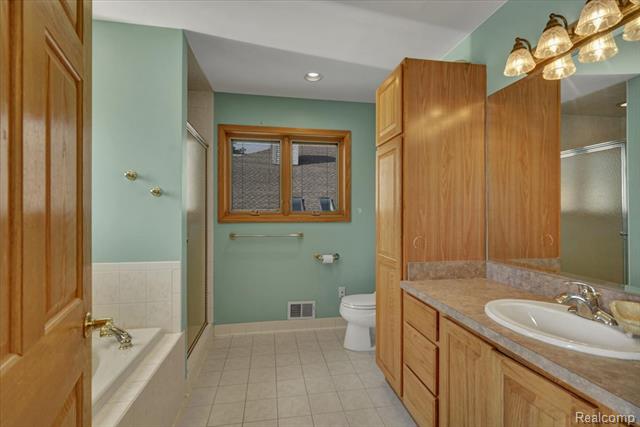 Builiding view eighteen for 51553 Baker, New Baltimore, MI. 48047