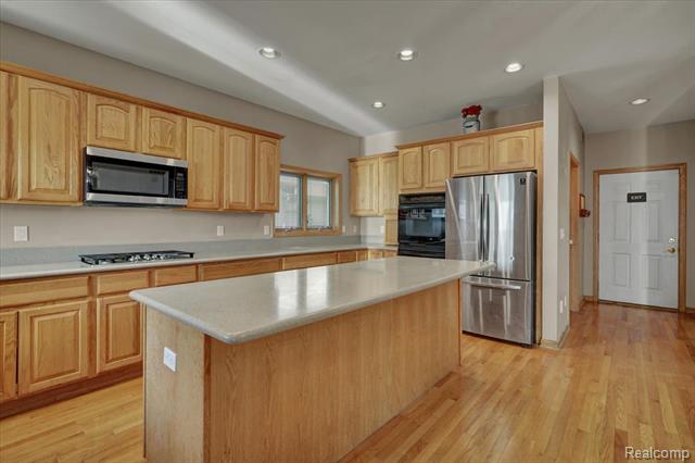 Builiding view eleven for 51553 Baker, New Baltimore, MI. 48047