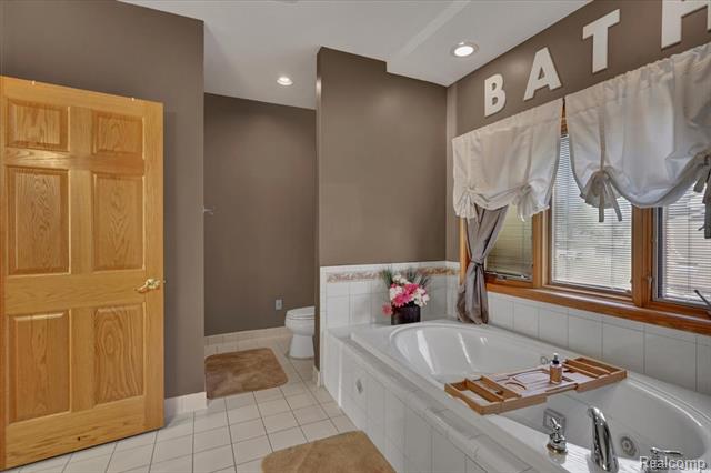 Builiding view fifteen for 51553 Baker, New Baltimore, MI. 48047