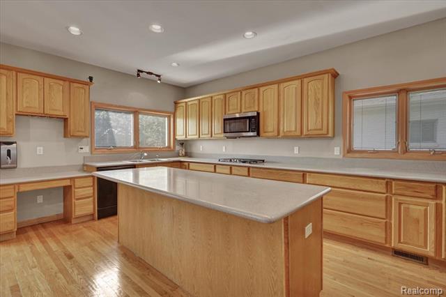 Builiding view ten for 51553 Baker, New Baltimore, MI. 48047