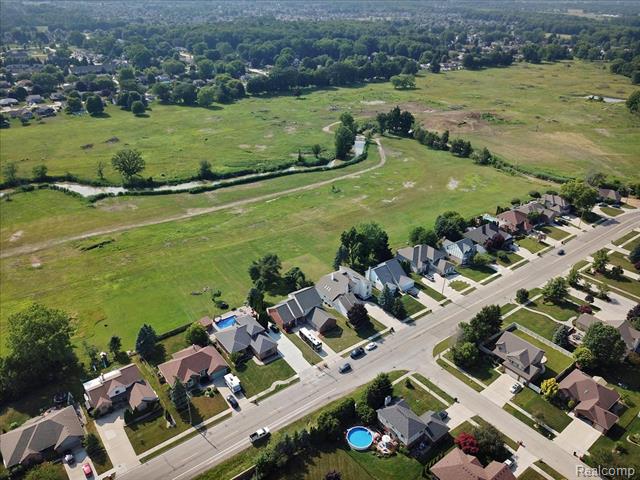 Builiding view thirty nine for 51553 Baker, New Baltimore, MI. 48047