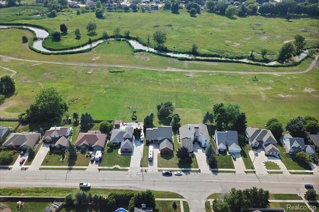 Builiding view thirty seven for 51553 Baker, New Baltimore, MI. 48047