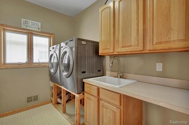 Builiding view twenty nine for 51553 Baker, New Baltimore, MI. 48047