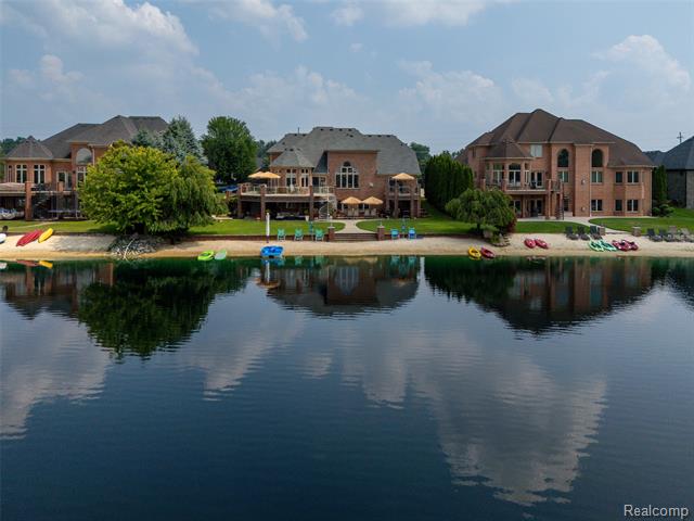Builiding view forty five for 52455 Indian Summer, New Baltimore, MI. 48051