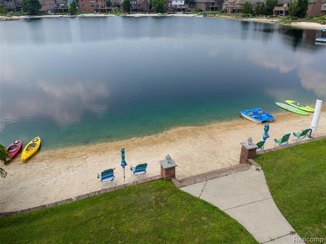 Builiding view forty three for 52455 Indian Summer, New Baltimore, MI. 48051