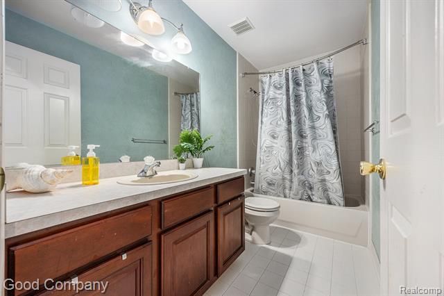 Builiding view eighteen for 52117 Pebble Creek D, New Baltimore, MI. 48047