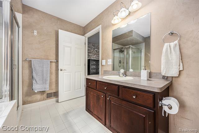 Builiding view fifteen for 52117 Pebble Creek D, New Baltimore, MI. 48047