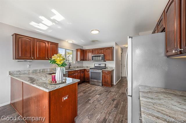 Builiding view ten for 52117 Pebble Creek D, New Baltimore, MI. 48047