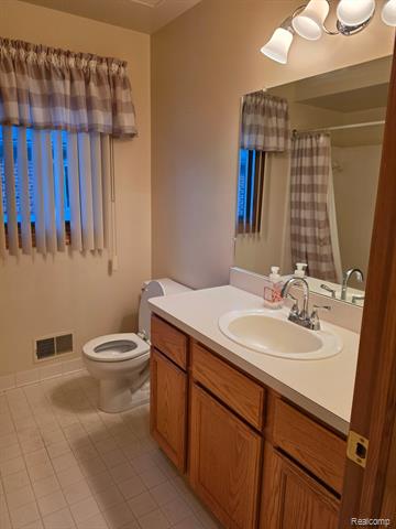 Builiding view eleven for 30726 Thistle, New Baltimore, MI. 48051