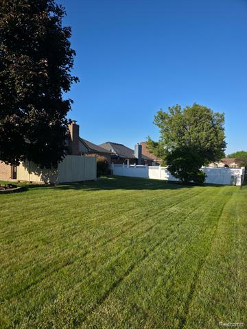 Builiding view fifteen for 30726 Thistle, New Baltimore, MI. 48051