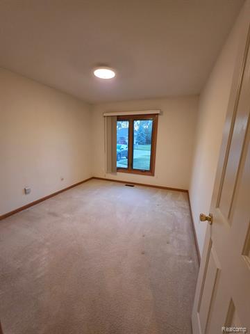 Builiding view ten for 30726 Thistle, New Baltimore, MI. 48051