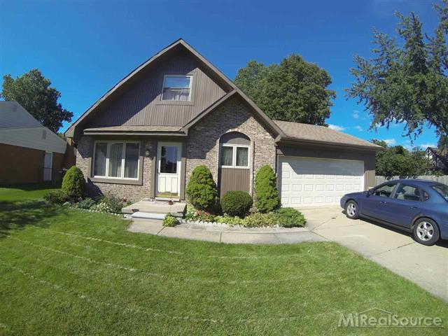 front view for 33153 Palmetto, New Baltimore, Mi. 48047