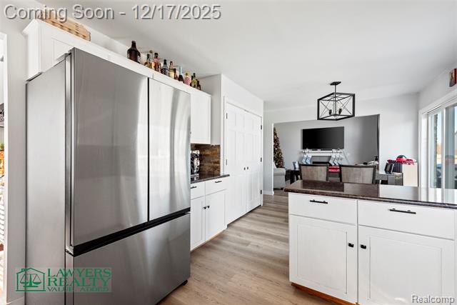 Builiding view ten for 53084 Black Creek, New Baltimore, MI. 48047