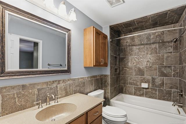 Builiding view sixteen for 54173 Avondale, New Baltimore, MI. 48047