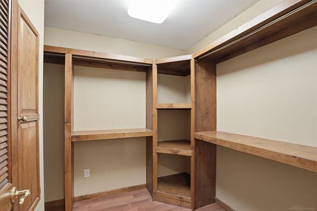 Builiding view twelve for 54173 Avondale, New Baltimore, MI. 48047