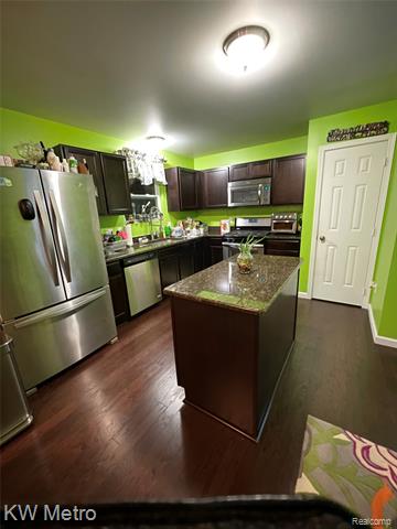 Builiding view sixteen for 30641 Melisa, New Baltimore, MI. 48051