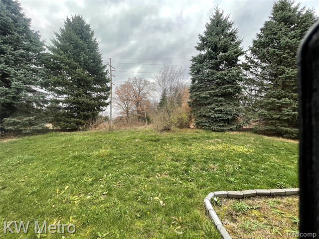 Builiding view two for 30641 Melisa, New Baltimore, MI. 48051