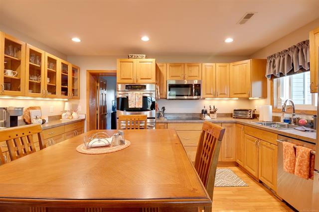 Builiding view five for 25520 Hagen, New Baltimore, MI. 48051