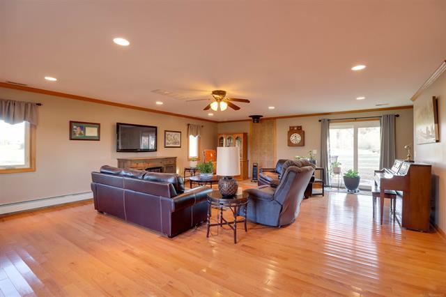 Builiding view twenty one for 25520 Hagen, New Baltimore, MI. 48051