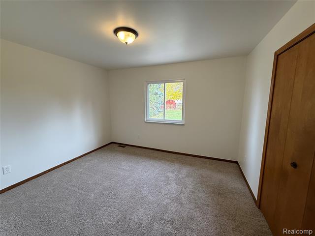 Builiding view fifteen for 37076 Evergreen, Sterling Heights, MI. 48310