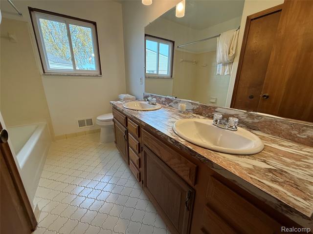 Builiding view sixteen for 37076 Evergreen, Sterling Heights, MI. 48310