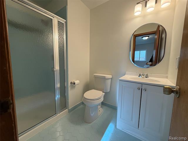 Builiding view twelve for 37076 Evergreen, Sterling Heights, MI. 48310