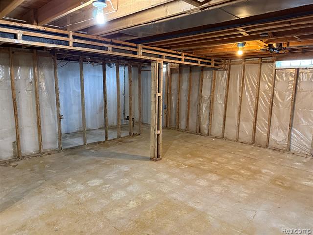 Builiding view twenty three for 37076 Evergreen, Sterling Heights, MI. 48310