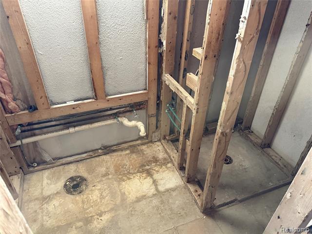 Builiding view twenty for 37076 Evergreen, Sterling Heights, MI. 48310