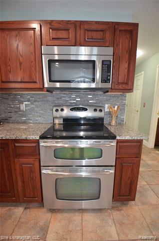 Builiding view twenty for 76566 Burman, Richmond, MI. 48062