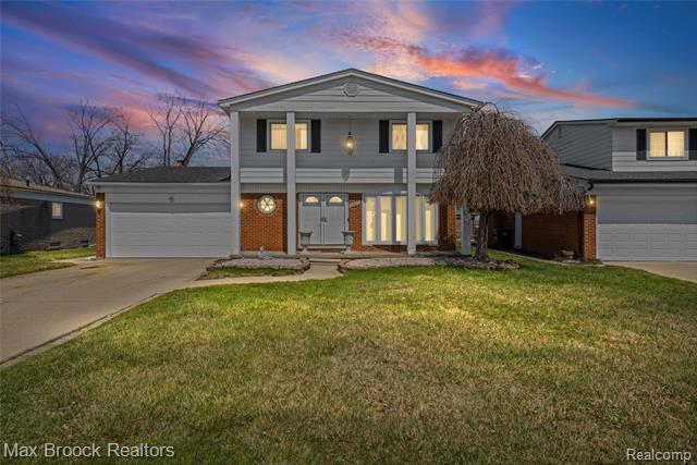 front view for 2923 Groves Dr, Sterling Heights, Mi. 48310
