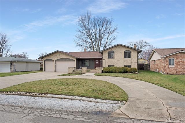 front view for 37207 Almont Dr East, Sterling Heights, Mi. 48310