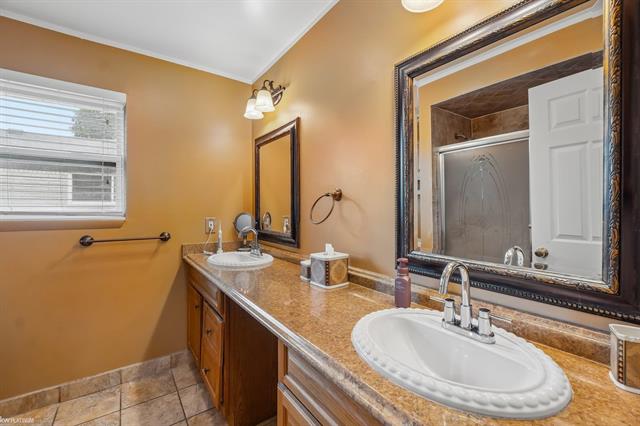 Builiding view twenty for 37266 Tamarack, Sterling Heights, MI. 48310