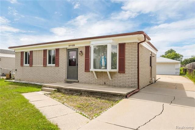 front view for 37125 Carpathia Blvd, Sterling Heights, Mi. 48310