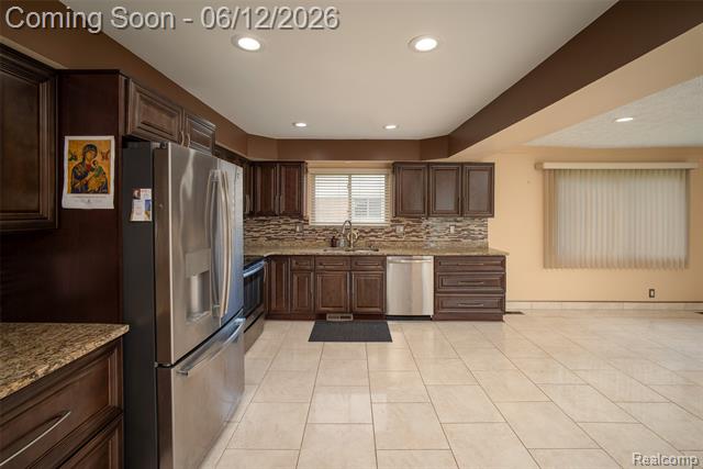 Builiding view five for 5061 Temple, Sterling Heights, MI. 48310
