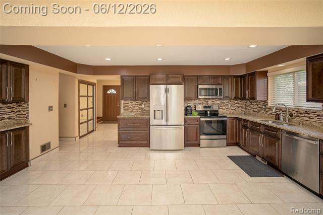 Builiding view seven for 5061 Temple, Sterling Heights, MI. 48310