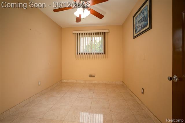 Builiding view twelve for 5061 Temple, Sterling Heights, MI. 48310