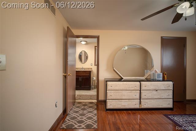 Builiding view twenty one for 5061 Temple, Sterling Heights, MI. 48310