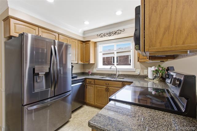 Builiding view seven for 37729 Fieldcrest Lan, Sterling Heights, MI. 48312