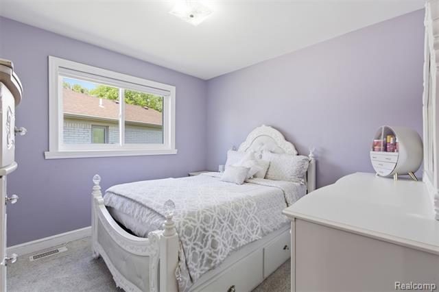 Builiding view seventeen for 37729 Fieldcrest Lan, Sterling Heights, MI. 48312