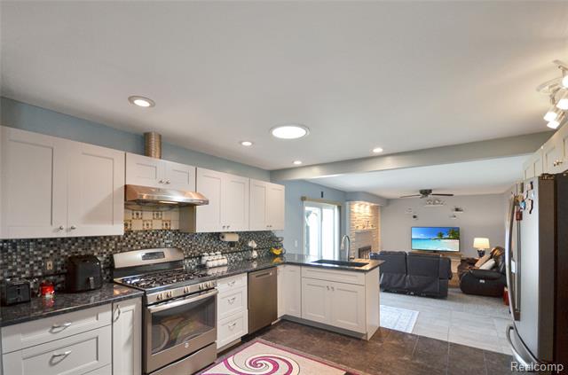 Builiding view five for 37653 Longacre, Sterling Heights, MI. 48312