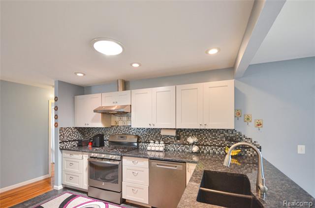 Builiding view nine for 37653 Longacre, Sterling Heights, MI. 48312