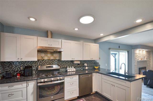 Builiding view six for 37653 Longacre, Sterling Heights, MI. 48312