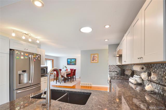 Builiding view ten for 37653 Longacre, Sterling Heights, MI. 48312
