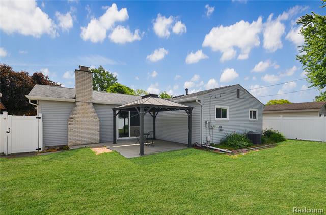 Builiding view thirty one for 37653 Longacre, Sterling Heights, MI. 48312