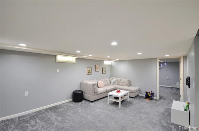 Builiding view twenty five for 37653 Longacre, Sterling Heights, MI. 48312