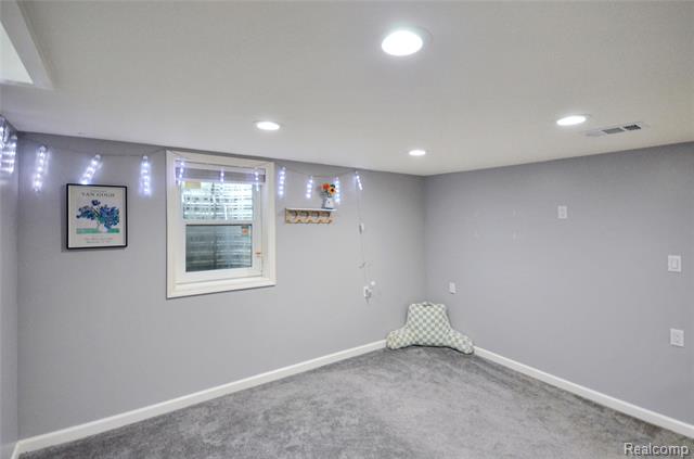 Builiding view twenty nine for 37653 Longacre, Sterling Heights, MI. 48312