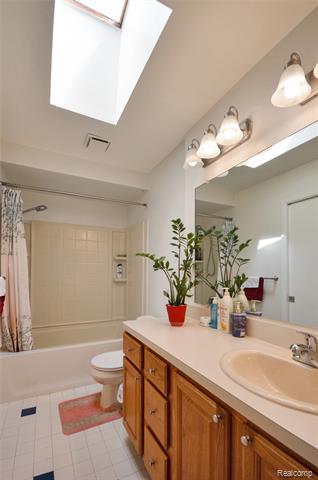Builiding view twenty one for 37653 Longacre, Sterling Heights, MI. 48312