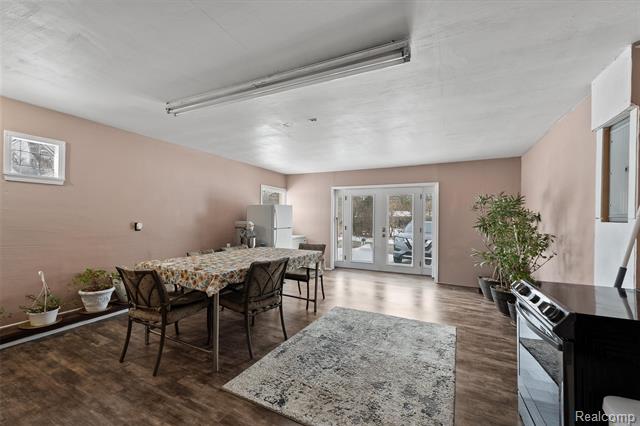 Builiding view eight for 15500 Millar, Clinton Township, MI. 48036